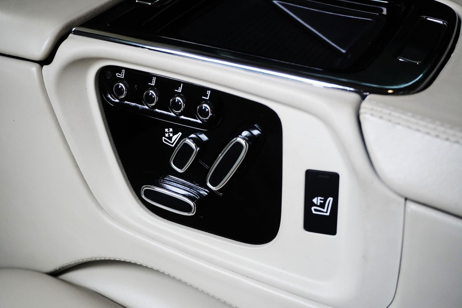 Used Jaguar XJ 2017 for sale - 75905768: Photo 84