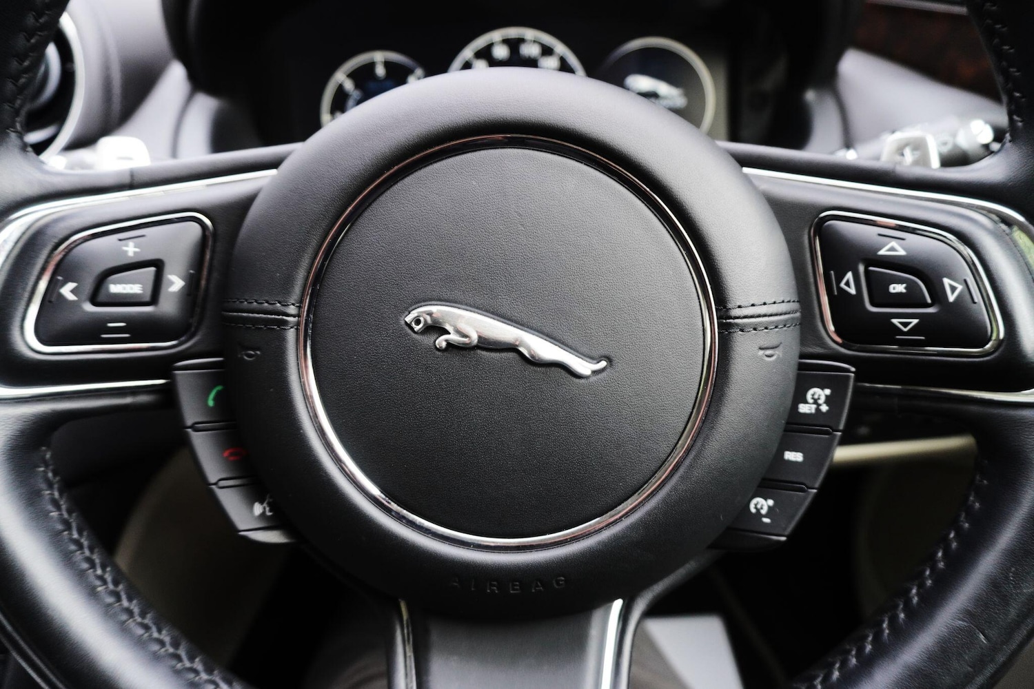 Used Jaguar XJ 2020 for sale - 77215680: Photo 39