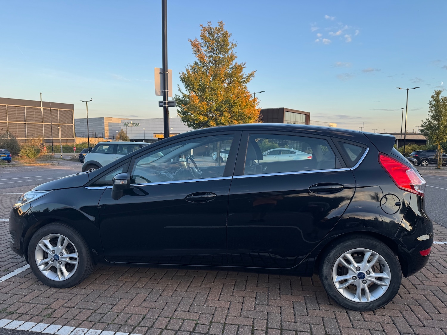 Used Ford Fiesta 2017 for sale - 76121218: Photo 2