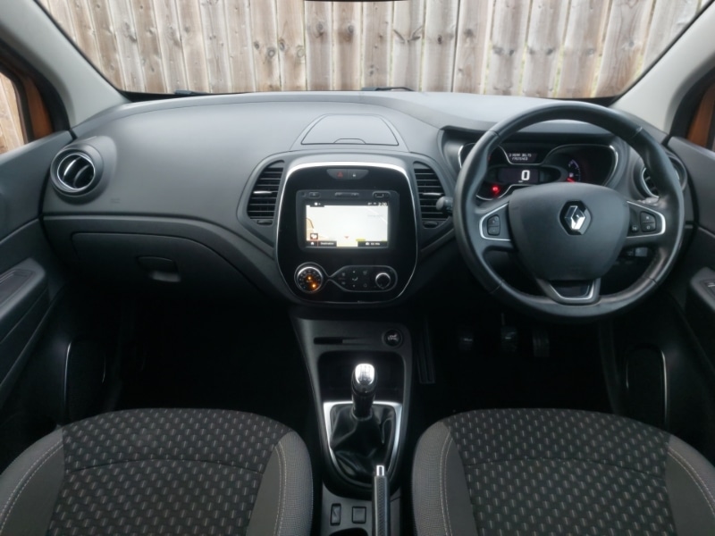 Used Renault Captur 2017 for sale - 76839175: Photo 2