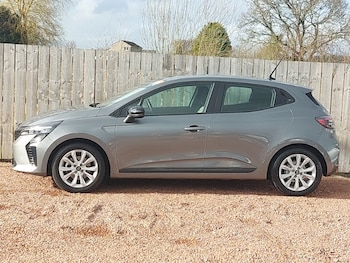 Used Renault Clio 2024 for sale - 78140154: Photo