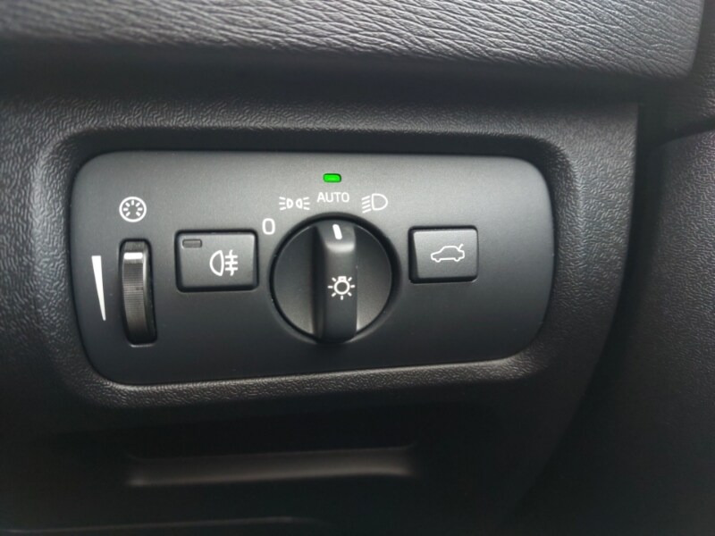 Used Volvo V40 2018 for sale - 77874054: Photo 17