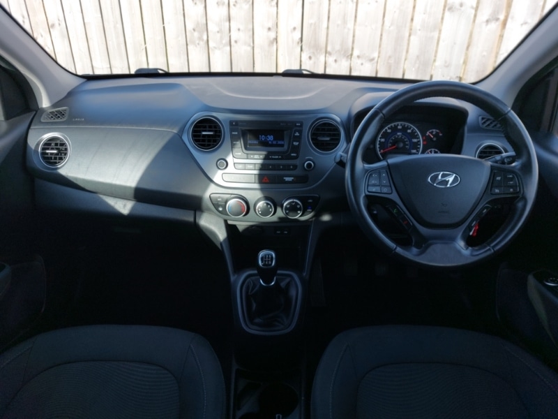 Used Hyundai i10 2019 for sale - 77568979: Photo 2