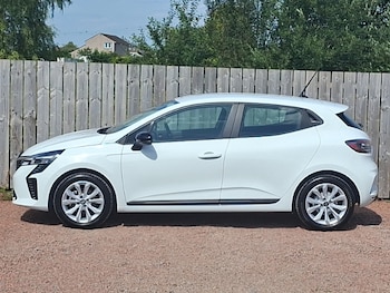 Used Renault Clio 2025 for sale - 79505946: Photo