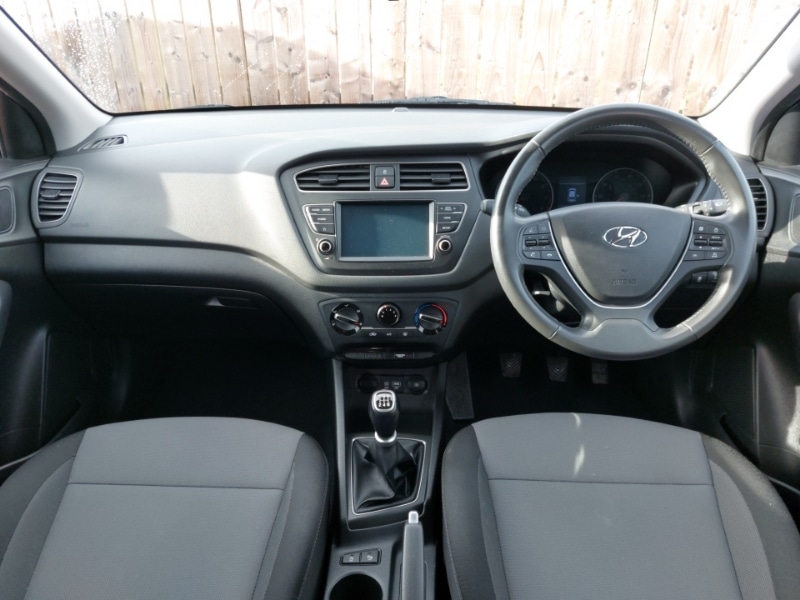 Used Hyundai i20 2019 for sale - 77623648: Photo 2