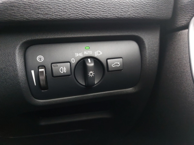 Used Volvo V40 2018 for sale - 77338513: Photo 17