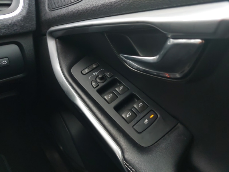 Used Volvo V40 2018 for sale - 77338513: Photo 18