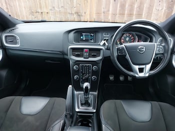 Used Volvo V40 2018 for sale - 77338513: Photo