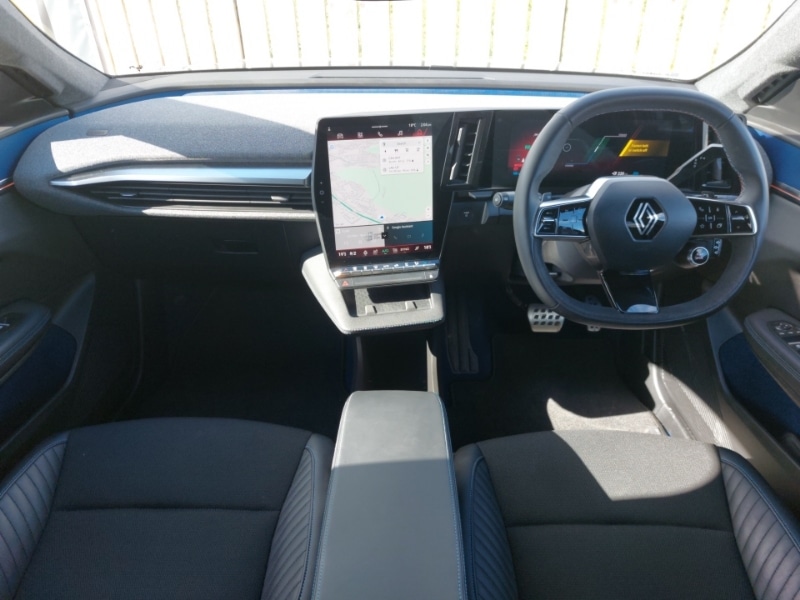 Used Renault Scenic E-Tech 2024 for sale - 76052330: Photo 2