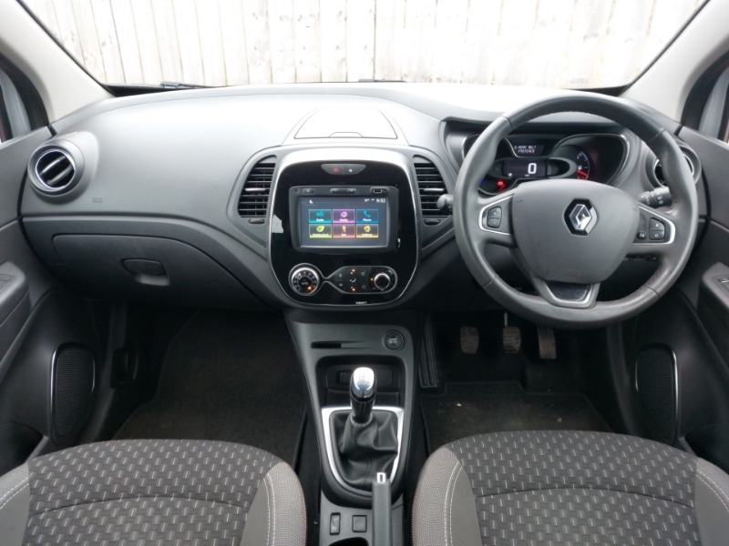 Used Renault Captur 2018 for sale - 78065931: Photo 2