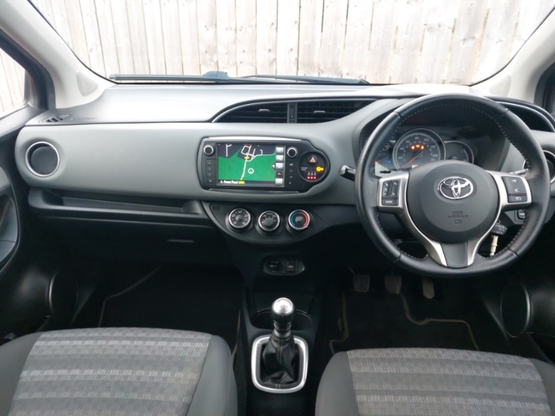 Used Toyota Yaris 2017 for sale - 77644650: Photo 2