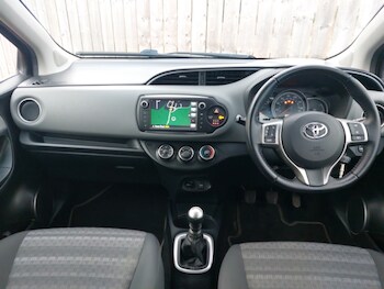 Used Toyota Yaris 2017 for sale - 77644650: Photo