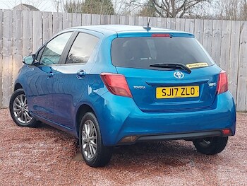 Used Toyota Yaris 2017 for sale - 77644650: Photo