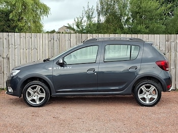 Used Dacia Sandero Stepway 2018 for sale - 79567207: Photo