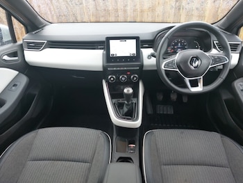Used Renault Clio 2022 for sale - 76135298: Photo 2