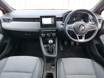 Used Renault Clio 2024 for sale - 78747202: Photo