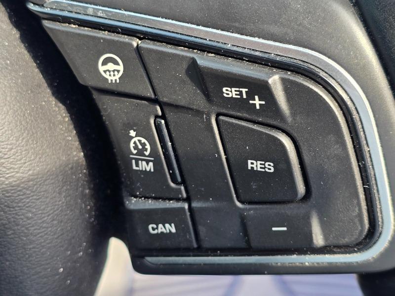 Used Jaguar XE 2015 for sale - 76573364: Photo 28