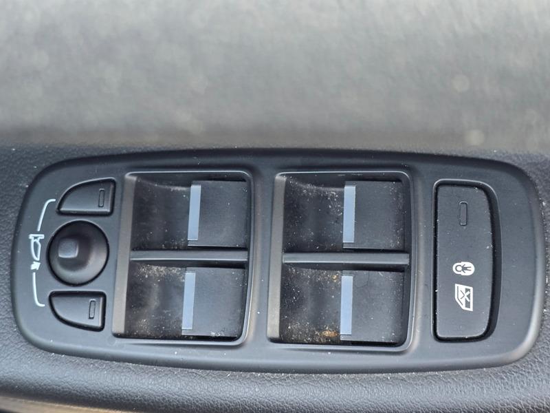 Used Jaguar XE 2015 for sale - 76573364: Photo 29