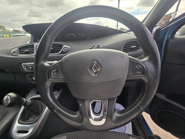 Used Renault Grand Scenic 2015 for sale - 75268333: Photo 25