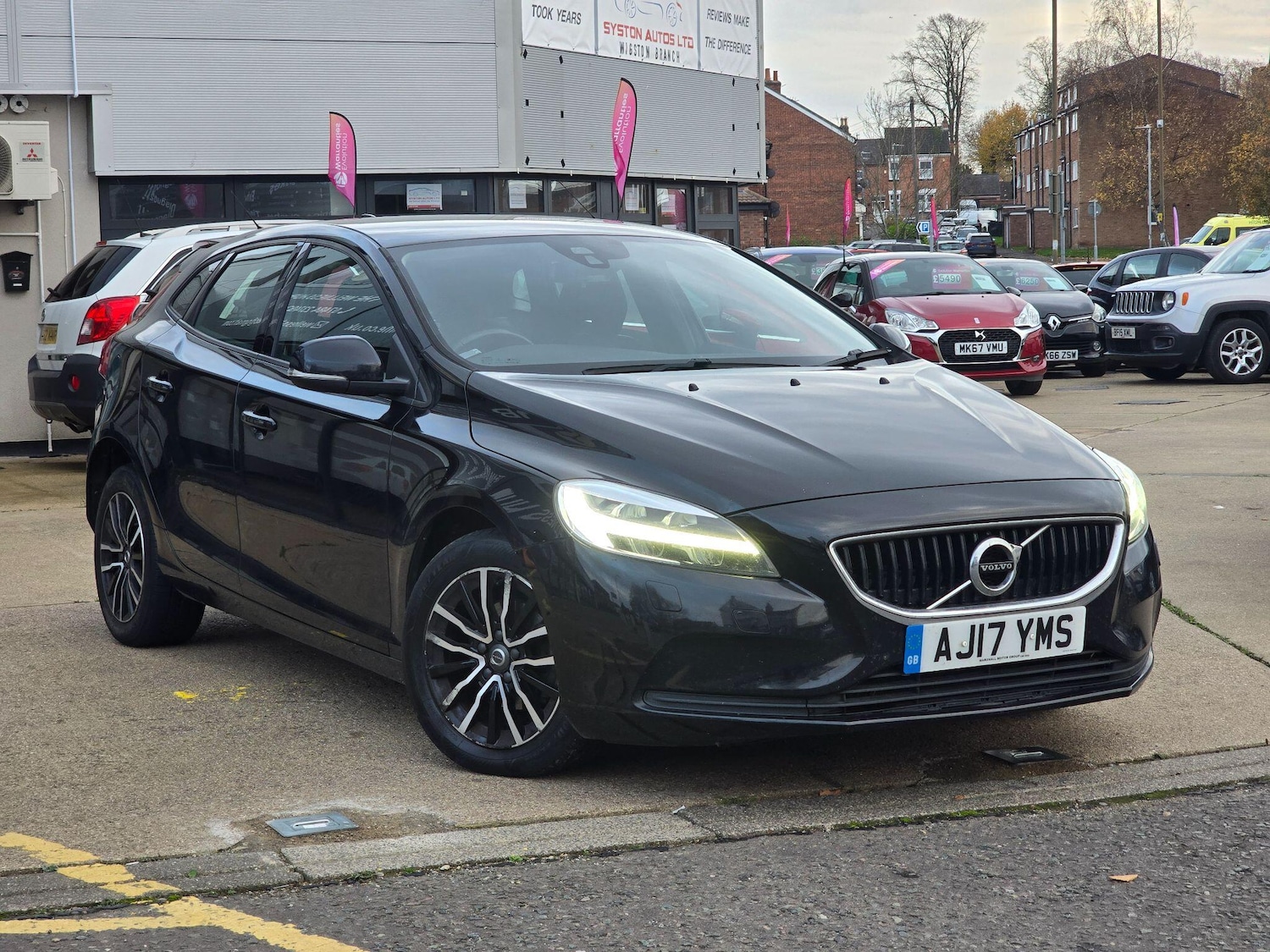 Used Volvo V40 2017 for sale - 76572503: Photo 1