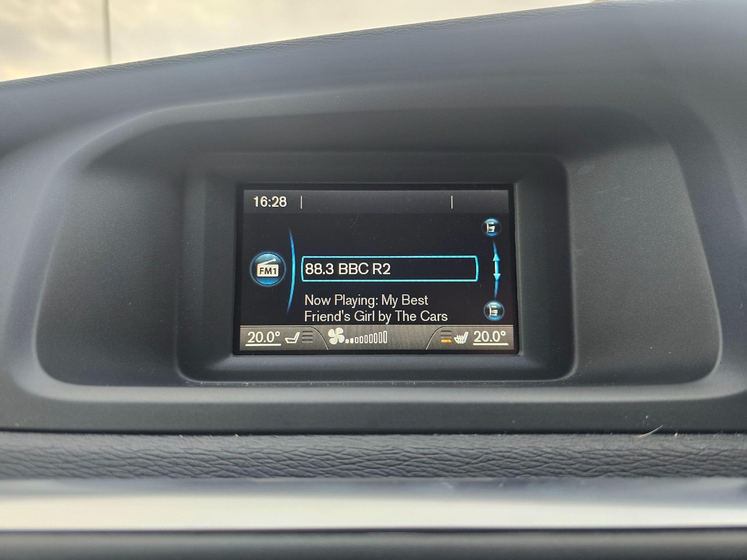 Used Volvo V40 2017 for sale - 76572503: Photo 19