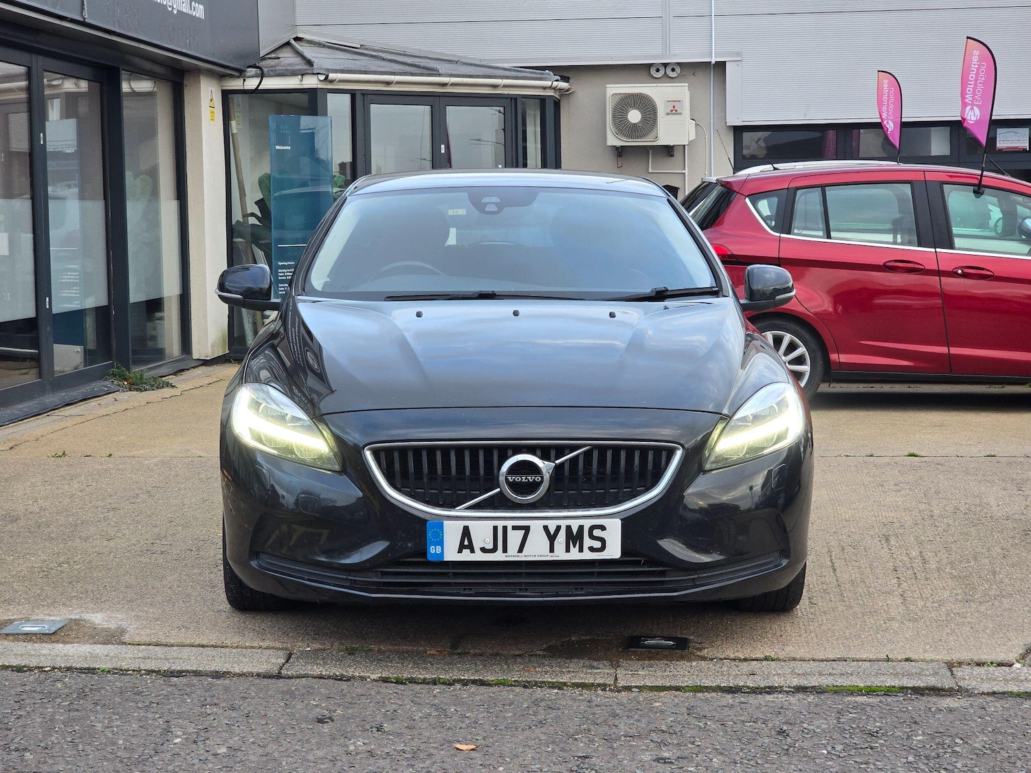 Used Volvo V40 2017 for sale - 76572503: Photo 2