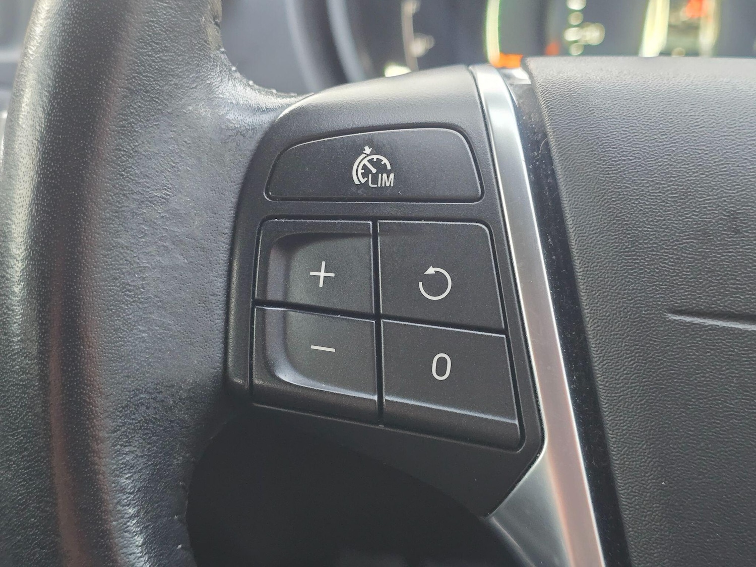 Used Volvo V40 2017 for sale - 76572503: Photo 25