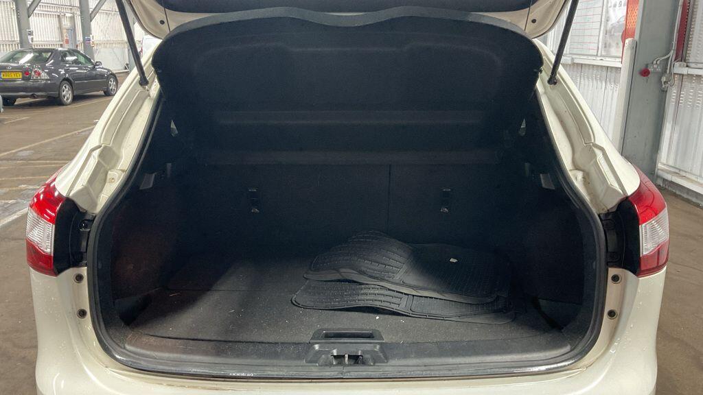 Used Nissan Qashqai 2015 for sale - 76572002: Photo 11