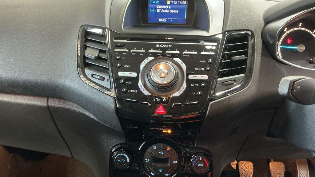 Used Ford Fiesta 2015 for sale - 78007412: Photo 2