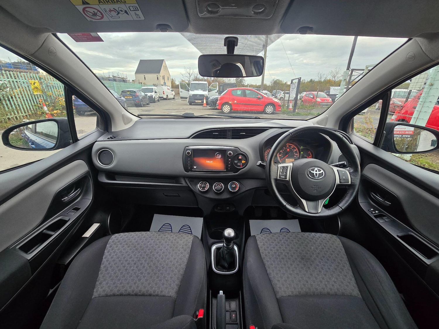 Used Toyota Yaris 2015 for sale - 76573671: Photo 15