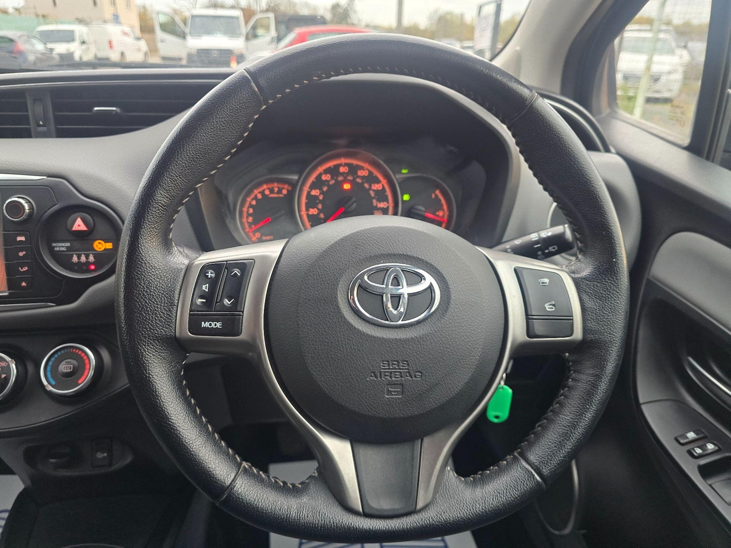 Used Toyota Yaris 2015 for sale - 76573671: Photo 16