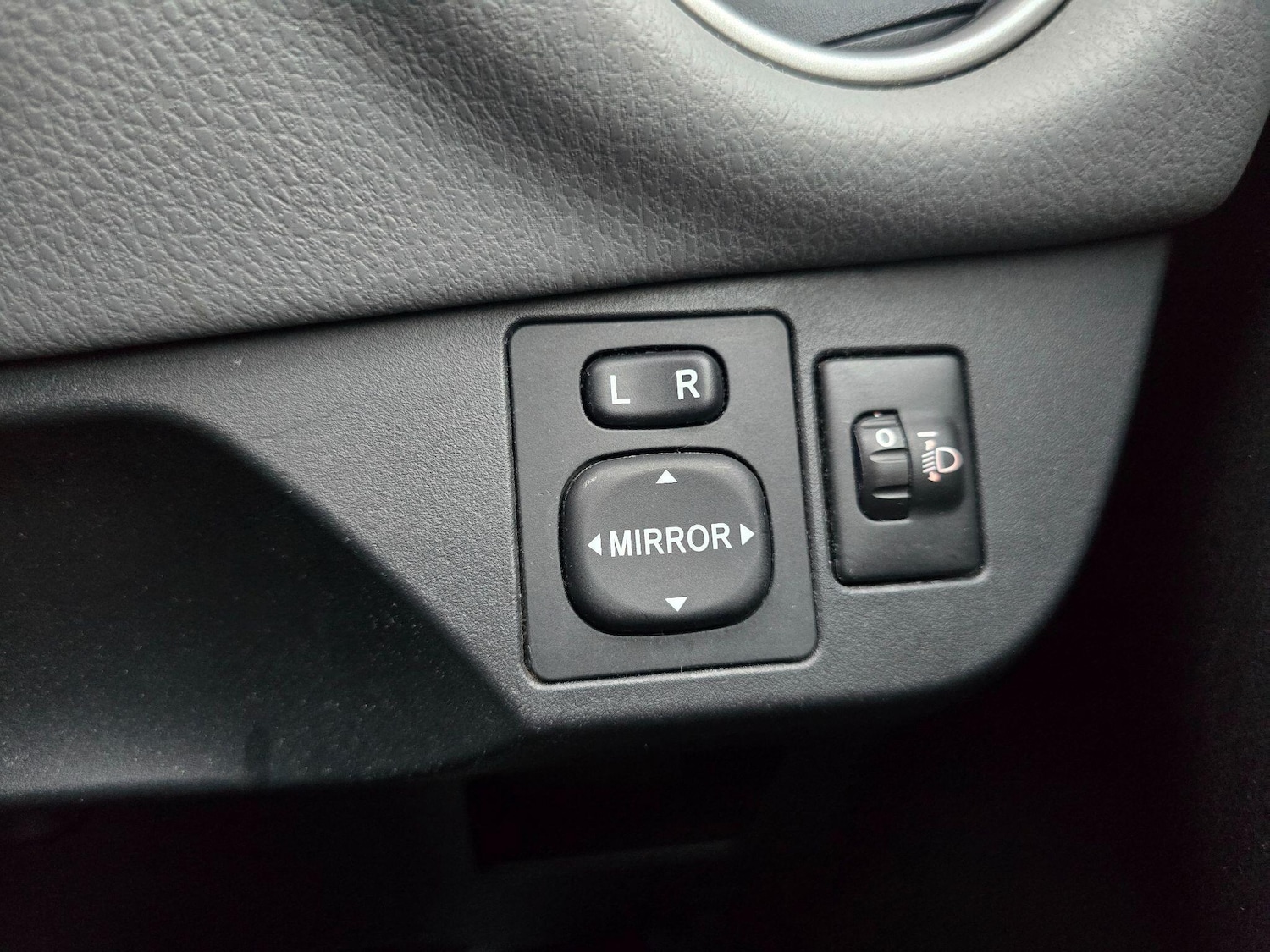 Used Toyota Yaris 2015 for sale - 76573671: Photo 21