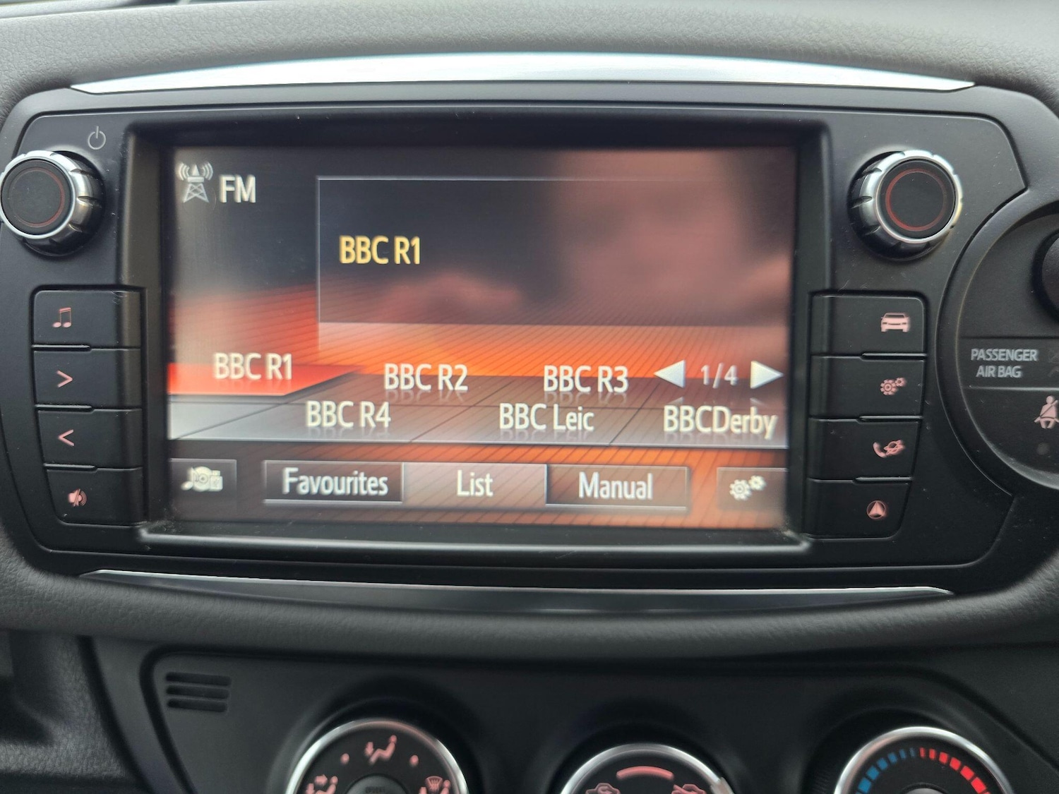 Used Toyota Yaris 2015 for sale - 76573671: Photo 24