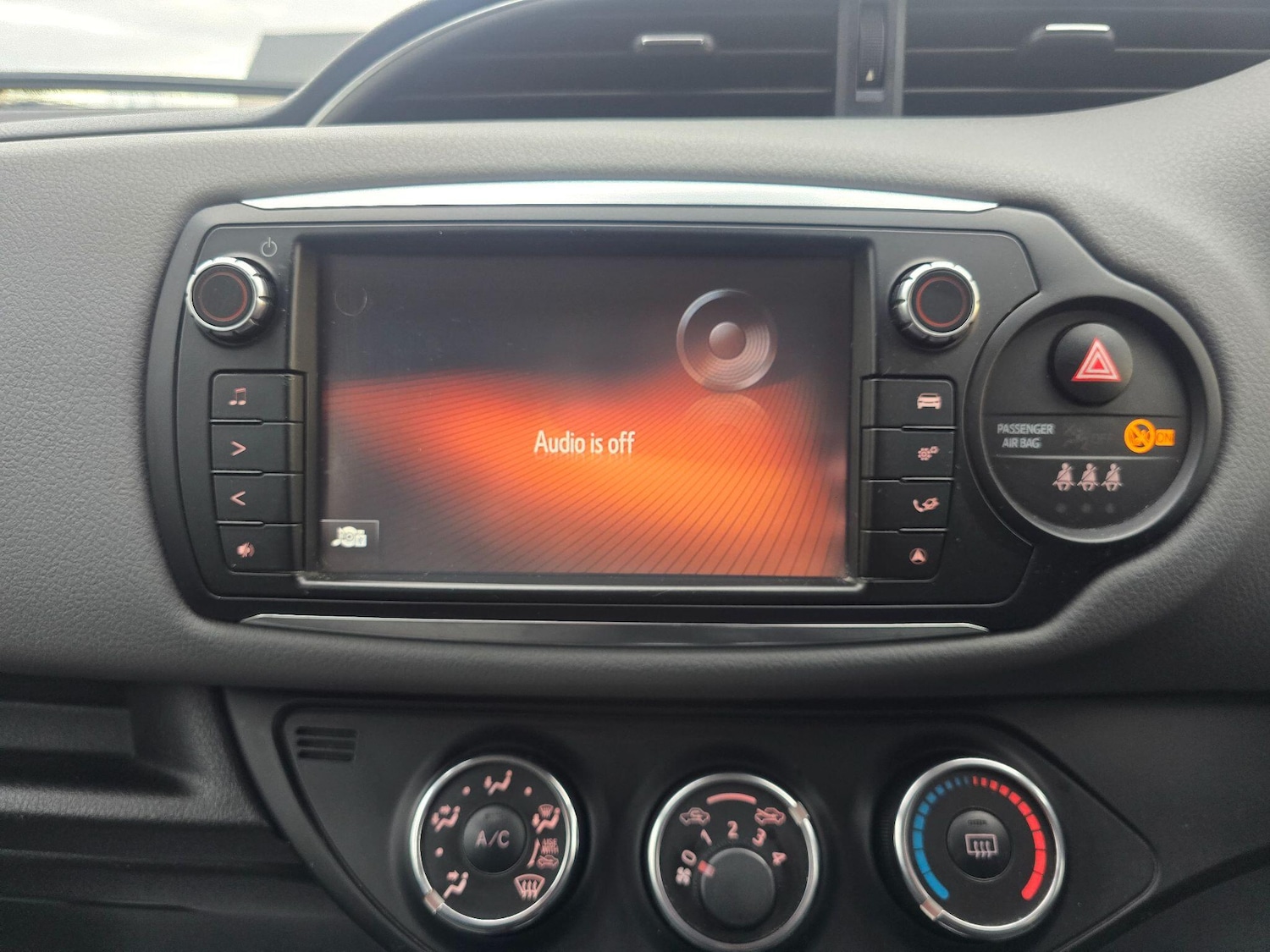 Used Toyota Yaris 2015 for sale - 76573671: Photo 3