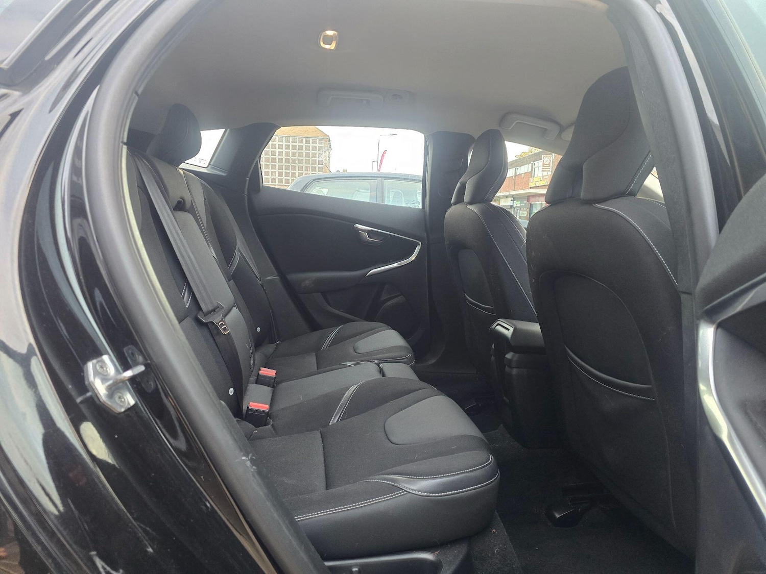 Used Volvo V40 2017 for sale - 76666610: Photo 12