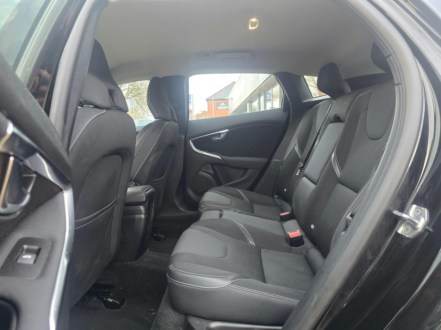 Used Volvo V40 2017 for sale - 76666610: Photo 13