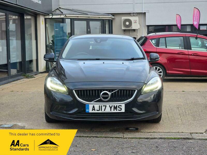 Used Volvo V40 2017 for sale - 76666610: Photo 2