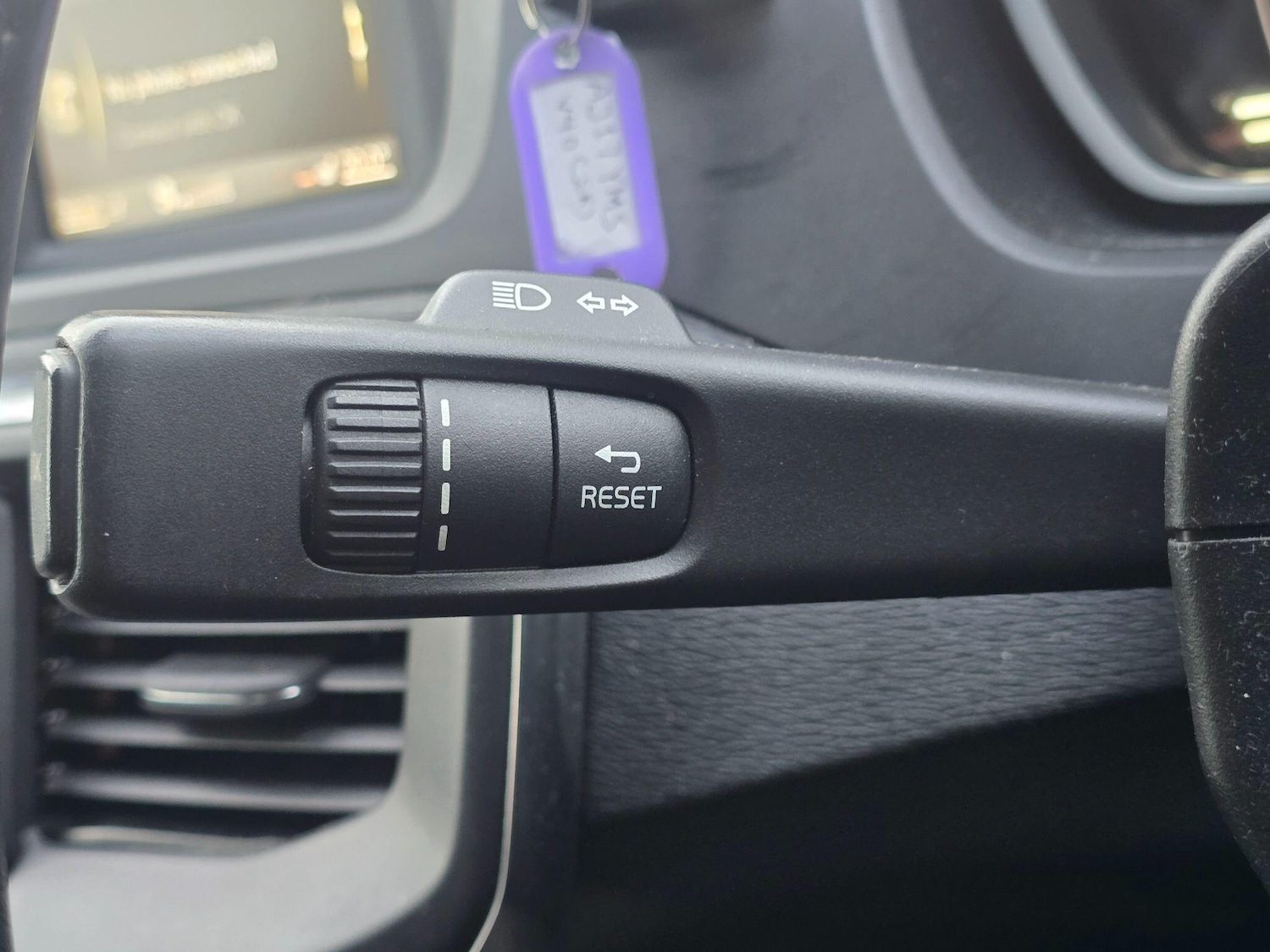 Used Volvo V40 2017 for sale - 76666610: Photo 23