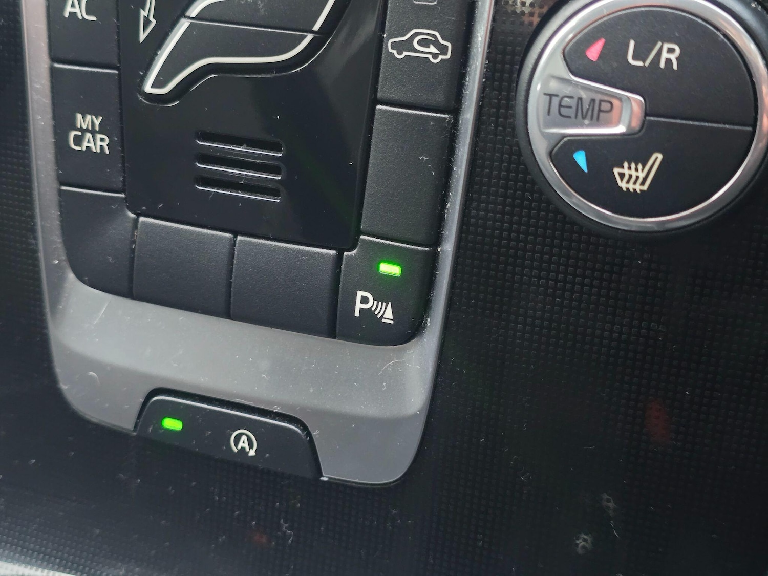 Used Volvo V40 2017 for sale - 76666610: Photo 29