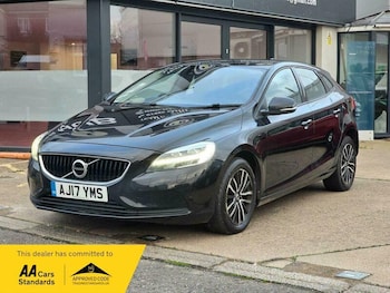 Used Volvo V40 2017 for sale - 76666610: Photo