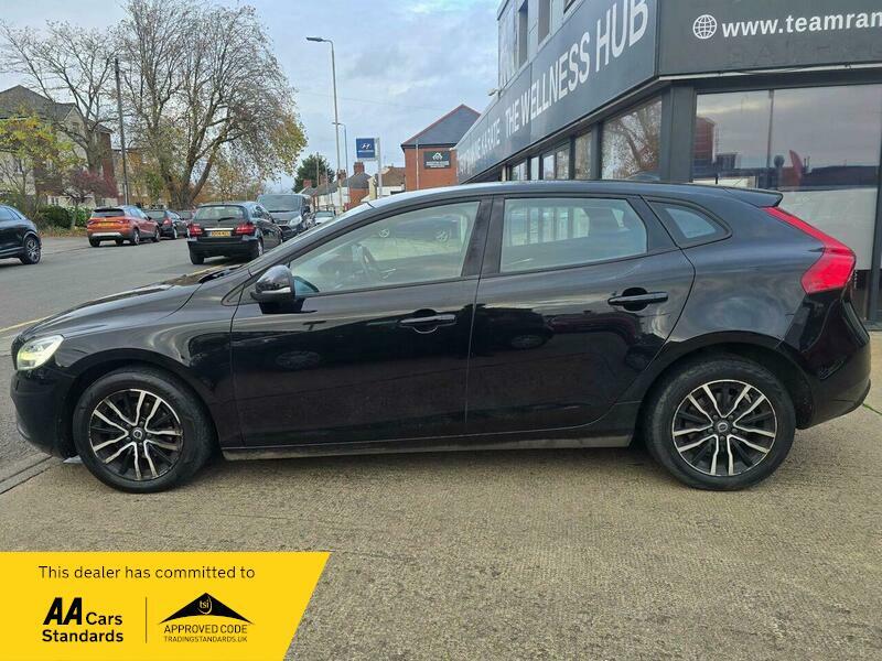 Used Volvo V40 2017 for sale - 76666610: Photo 4