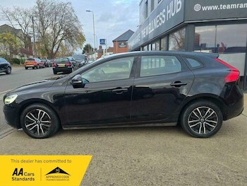 Used Volvo V40 2017 for sale - 76666610: Photo