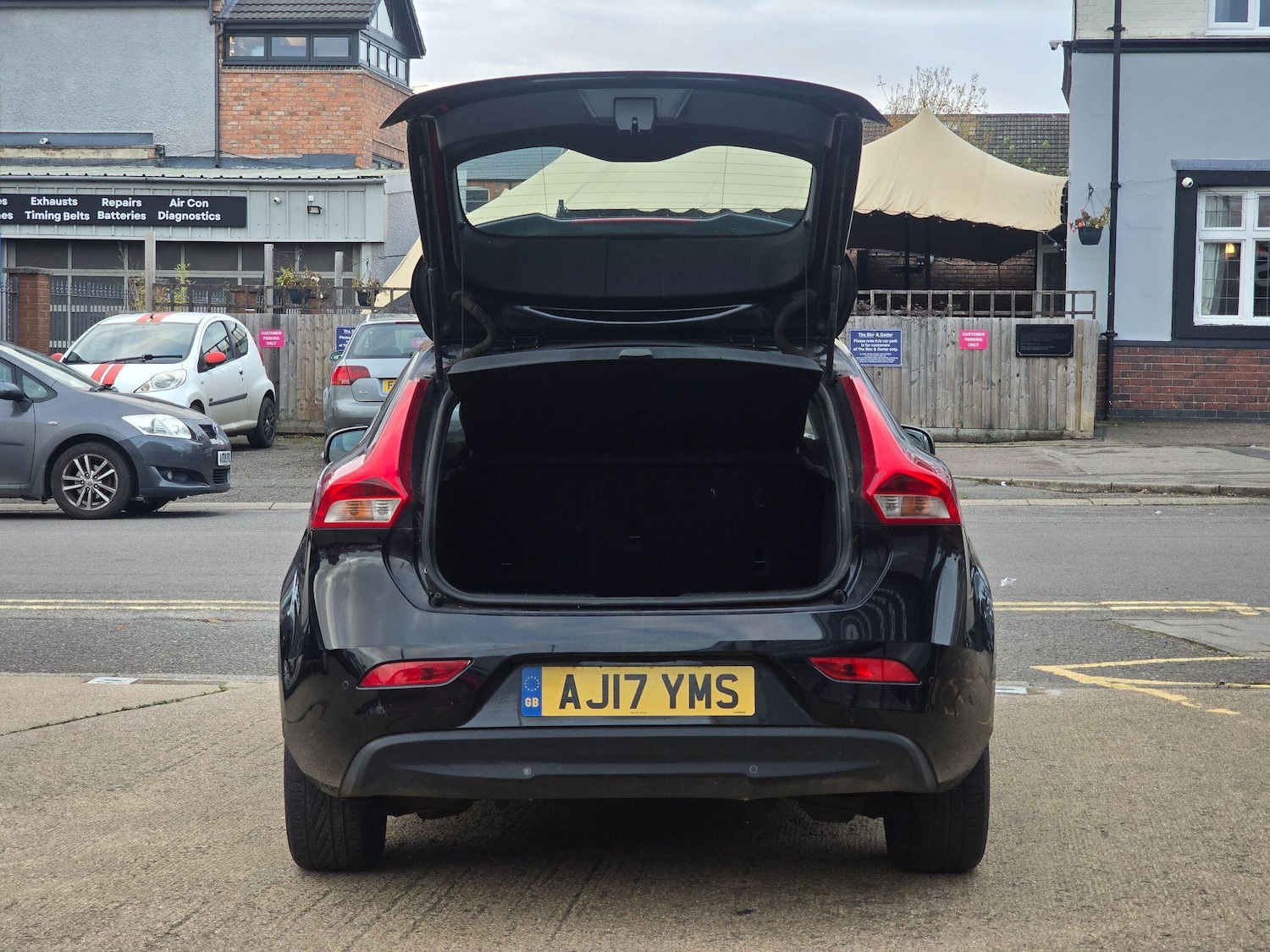 Used Volvo V40 2017 for sale - 76666610: Photo 9