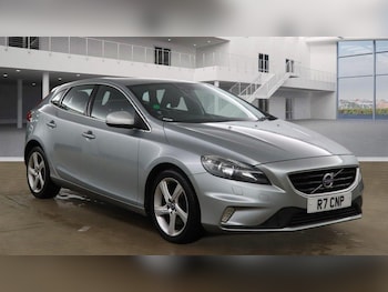 2016 (65) - D2 [120] R DESIGN Nav 5dr