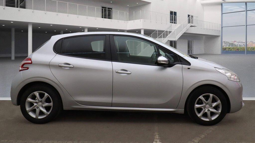 Used Peugeot 208 2015 for sale - 76645727: Photo 6