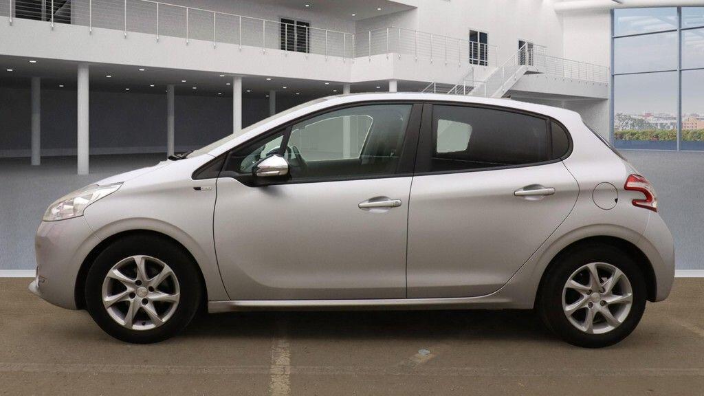 Used Peugeot 208 2015 for sale - 76645727: Photo 8