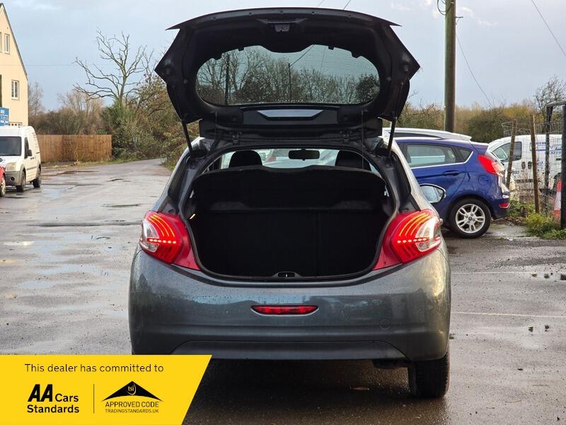 Used Peugeot 208 2014 for sale - 76728041: Photo 12