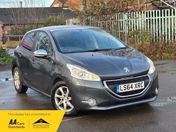 Used Peugeot 208 2014 for sale - 76728041: Photo