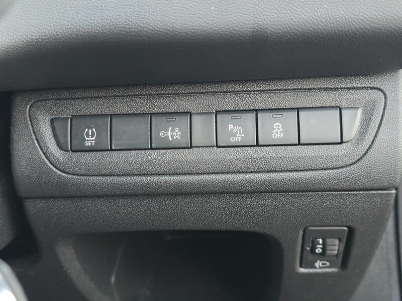 Used Peugeot 208 2014 for sale - 76728041: Photo 24