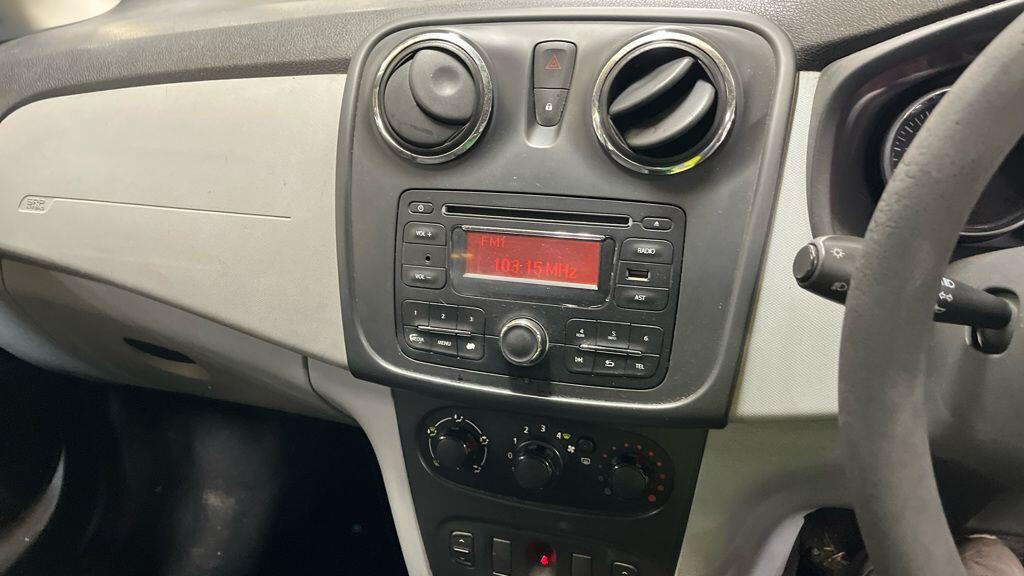 Used Dacia Sandero 2013 for sale - 77883325: Photo 2